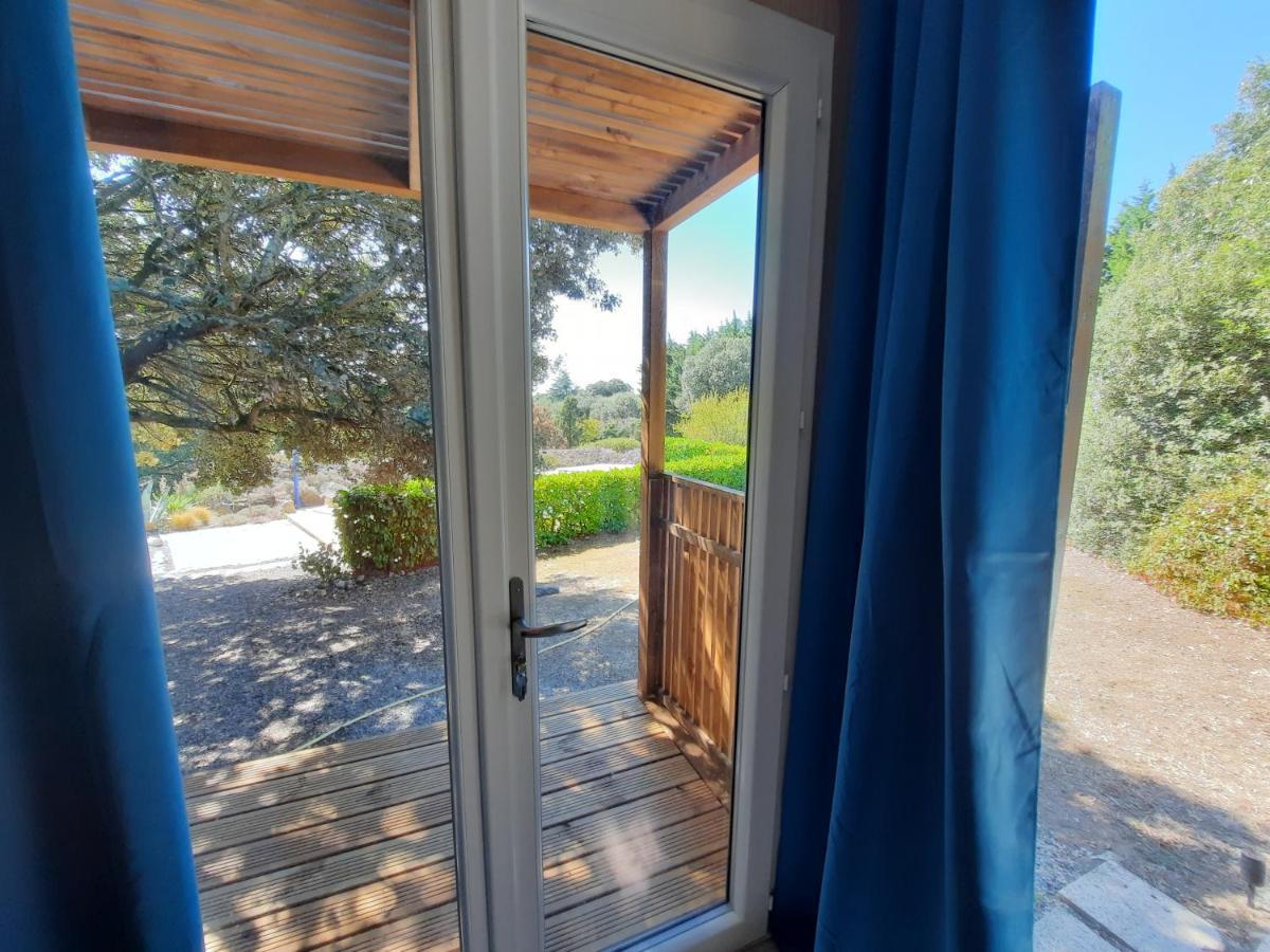 Le Lodge Des Chenes Brousses-et-Villaret Εξωτερικό φωτογραφία
