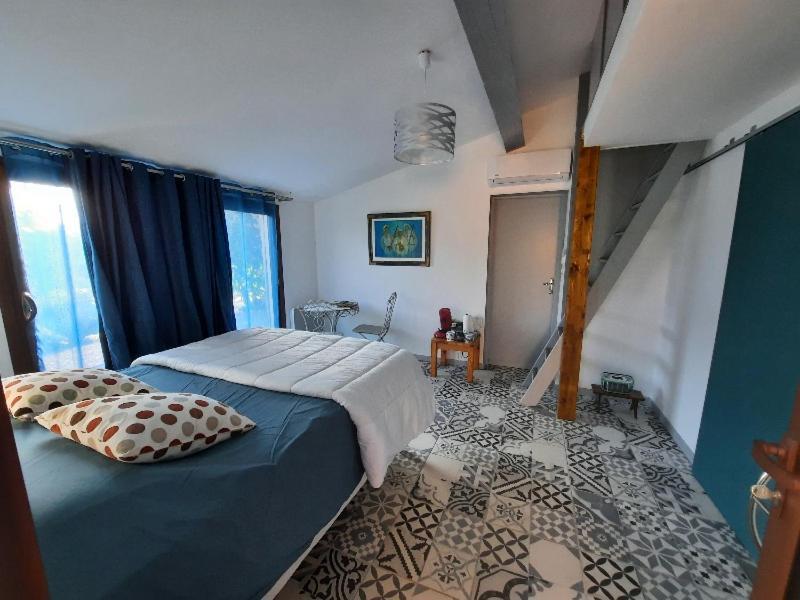 Le Lodge Des Chenes Brousses-et-Villaret Εξωτερικό φωτογραφία